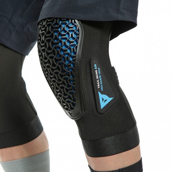 DAINESE TRAIL SKINS AIR KNEE GUARDS, black
