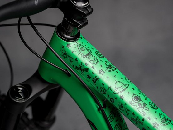 Ochranná fólia DYEDbro Space Trip Black Matt