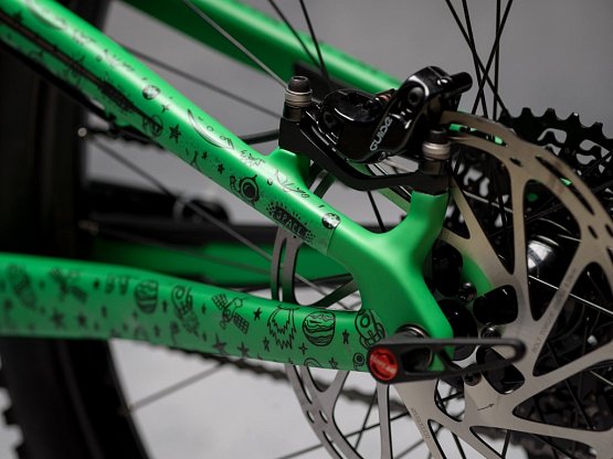 Ochranná fólia DYEDbro Space Trip Black Matt