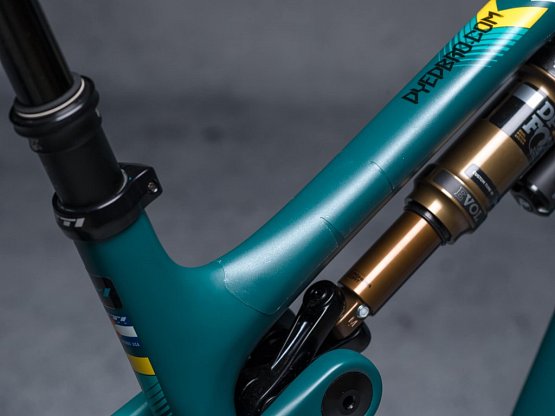 Ochranná fólia DYEDbro Clear Black Logo Matt