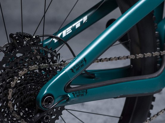 Ochranná fólia DYEDbro Clear Black Logo Matt