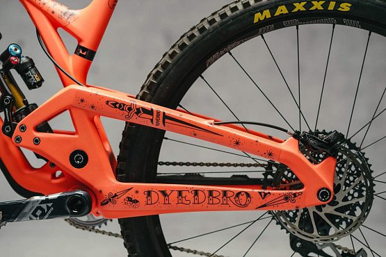 Ochranná fólia DYEDbro Old School Tattoo Black, matná Ochranná fólia DYEDbro Old School Tattoo Black, matná