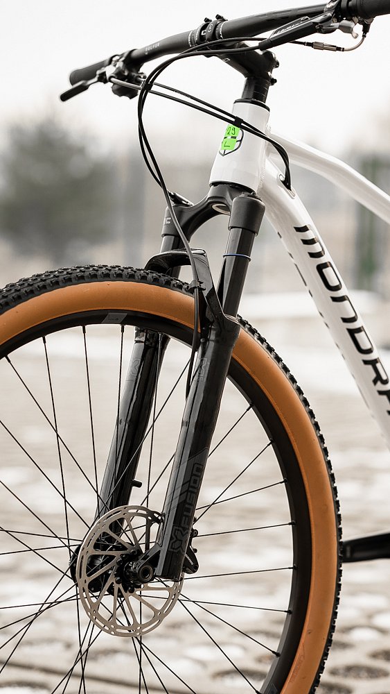 MONDRAKER Chrono 29" (SPE) 2022, dirty white/black s vidlicou XFusion RC32 29 air kubicasport.eu