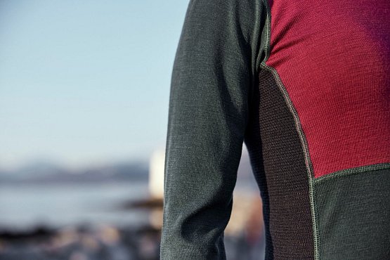 DEVOLD Lauparen Merino 190 Shirt Woman, Beetroot/woods DEVOLD Lauparen Merino 190 Shirt Woman, Beetroot/woods