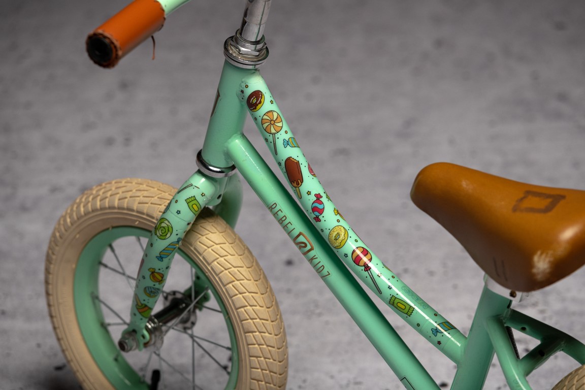 Ochranná fólia DYEDbro Candy lesk na detský bicykel