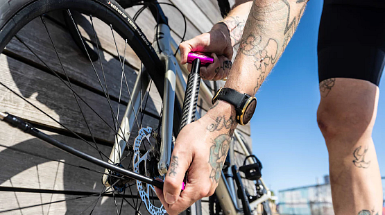 MUC-OFF AirMach Carbon Pump MUC-OFF AirMach Carbon Pump