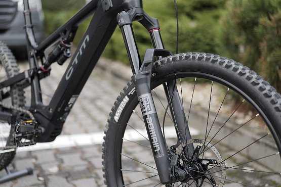 CTM Zynk Pro 2025, (820 Wh), čierna/matná čierna, L (18"), TESTOVACÍ bike, 100 km