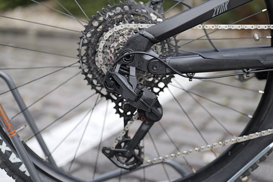 CTM Zynk Pro 2025, (820 Wh), čierna/matná čierna, L (18"), TESTOVACÍ bike, 100 km