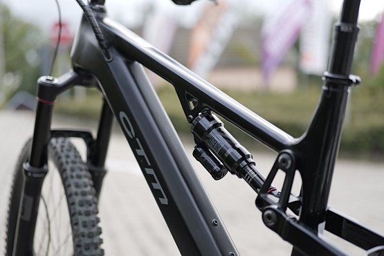 CTM Zynk Pro 2025, (820 Wh), čierna/matná čierna, L (18"), TESTOVACÍ bike, 100 km