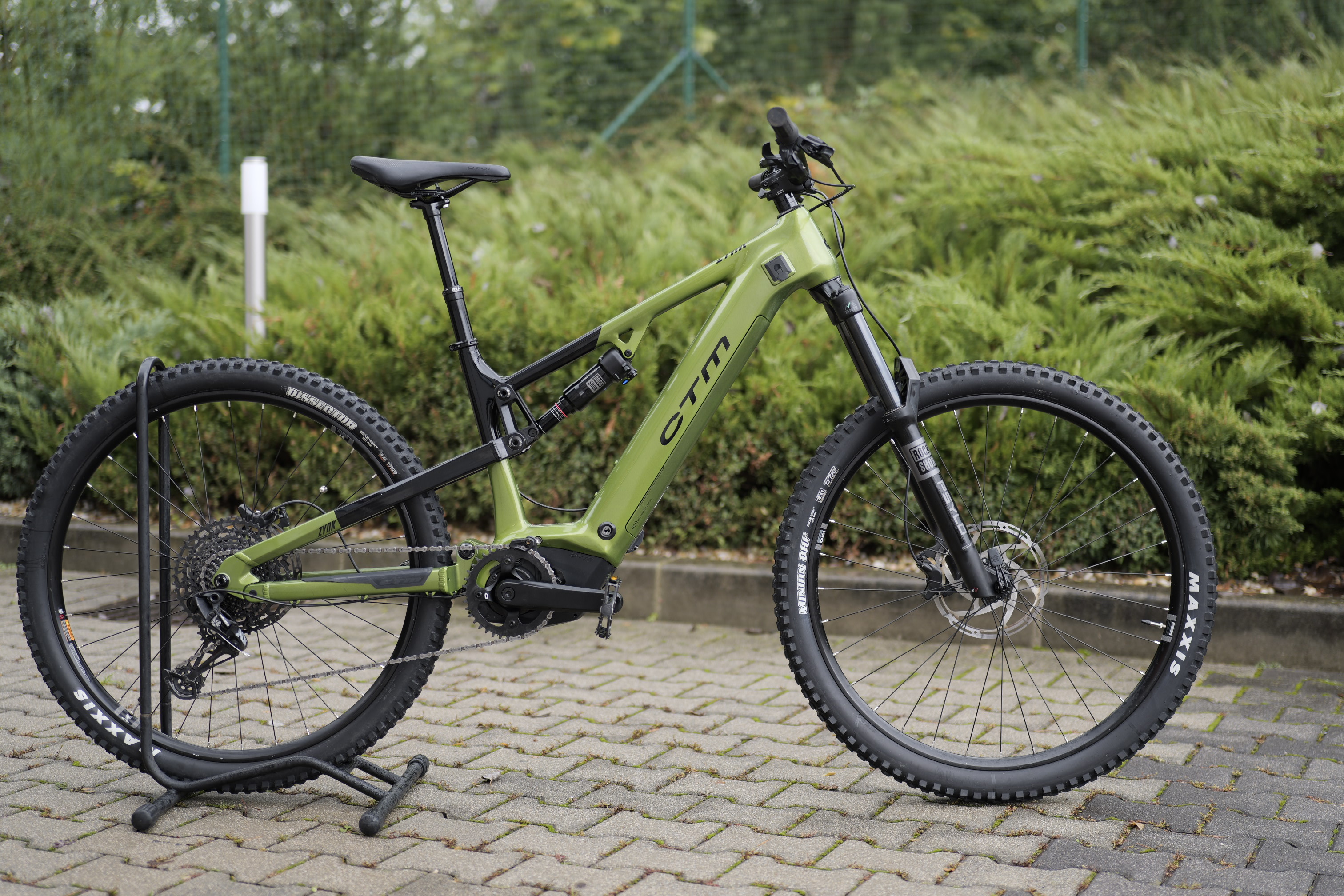 CTM Zynk Xpert 2025, (820 Wh), čierna/zelená perleť, M (17"), TESTOVACÍ BIKE, 722 km