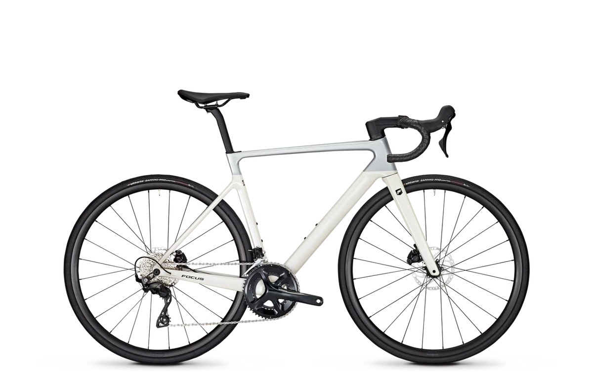 FOCUS Izalco Max 8.7 28", silver/white glossy