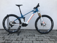 Mondraker Crafty Carbon RR 29" 2020, carbon/light blue/flame red - testovací bicykel